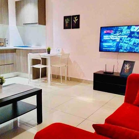 Hb1512- Hyve Studio Unit, Lake View, Cyberjaya, Free Wi-Fi, Free Parking, Netflix,Pool, 3038 Exterior photo