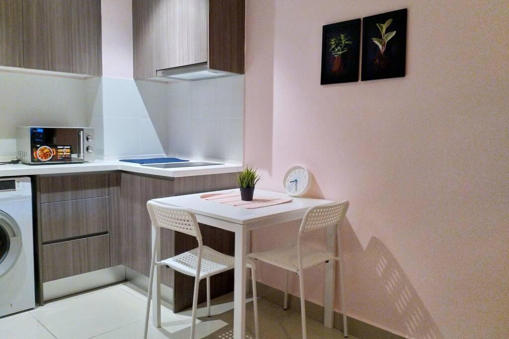 Hb1512- Hyve Studio Unit, Lake View, Cyberjaya, Free Wi-Fi, Free Parking, Netflix,Pool, 3038 Exterior photo
